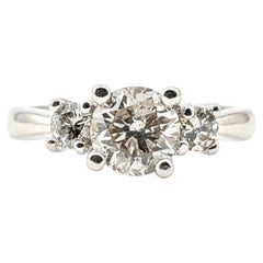 Bague de fiançailles à trois diamants en or blanc 14 carats