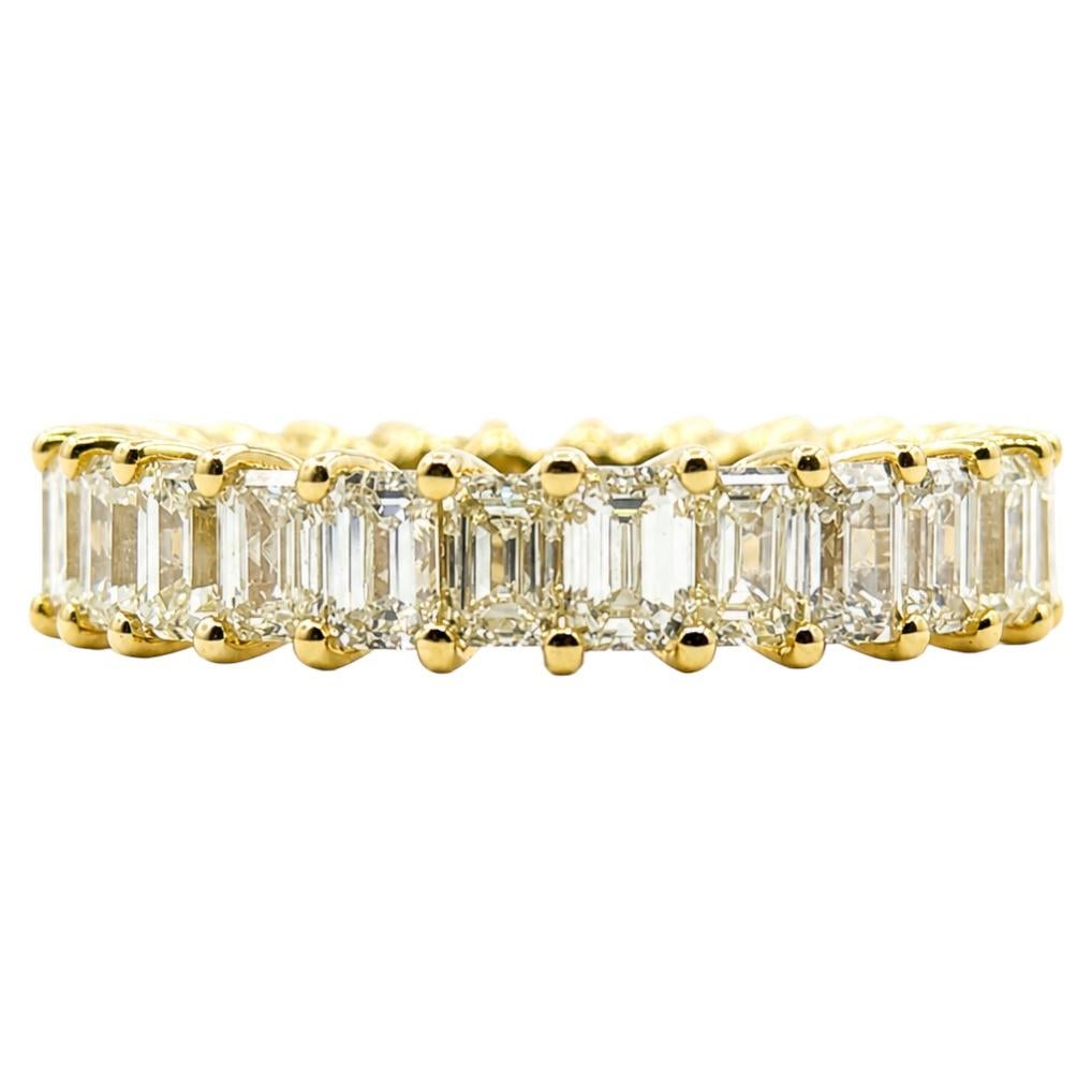Emerald-Cut Diamond Eternity Band in 18k Yellow Gold For Sale