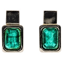 Emerald Geometric Stud Earrings in 14k White Gold