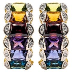 Boucles d'oreilles à dos oméga en or jaune 18 carats, serties de plusieurs pierres précieuses et de diamants