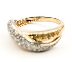 Anello crossover con diamanti bianchi e gialli in oro giallo 14 carati