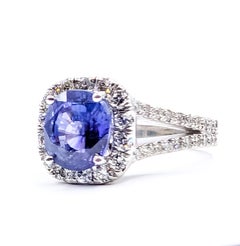 Bague en platine 900 avec saphir à changement de couleur et halo de diamants – GIA 6237901849