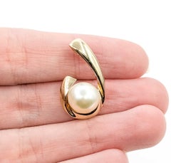 Cultured Pearl Pendant in 10k Yellow Gold