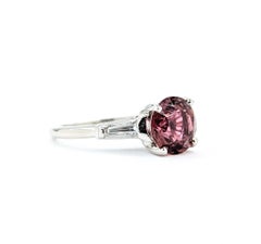 Anello in platino con tormalina dai colori vivaci e diamanti