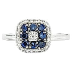 Anello classico con zaffiro blu e diamanti in oro bianco 14k