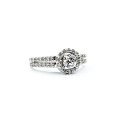 Bague élégante en or blanc 14k avec halo de diamants
