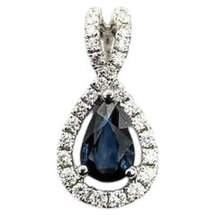 Elegante ciondolo con zaffiro e diamante in oro bianco 14k