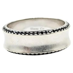 Moderna Banda Cepillada de Zafiro en Oro Blanco de 14k