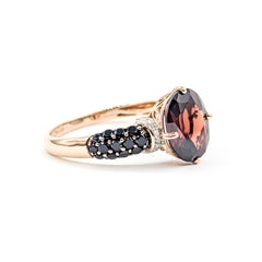 Anillo Pavé de Granate y Diamantes en Oro Rosa de 10k