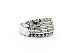 Anillo de moda con diamantes en oro blanco de 14k