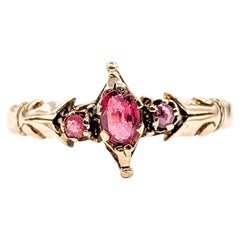 Bague victorienne à trois rubis en or rose 9 carats