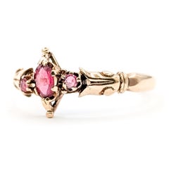 Bague victorienne à trois rubis en or rose 9 carats