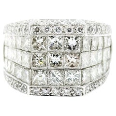 Anello da cocktail con diamante rotondo e incastonatura “Invisible-Set” in oro bianco 18k