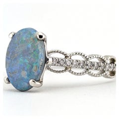 Anillo de platino con ópalo negro ovalado y diamantes, con acabado milgrain - GIA 2245085148