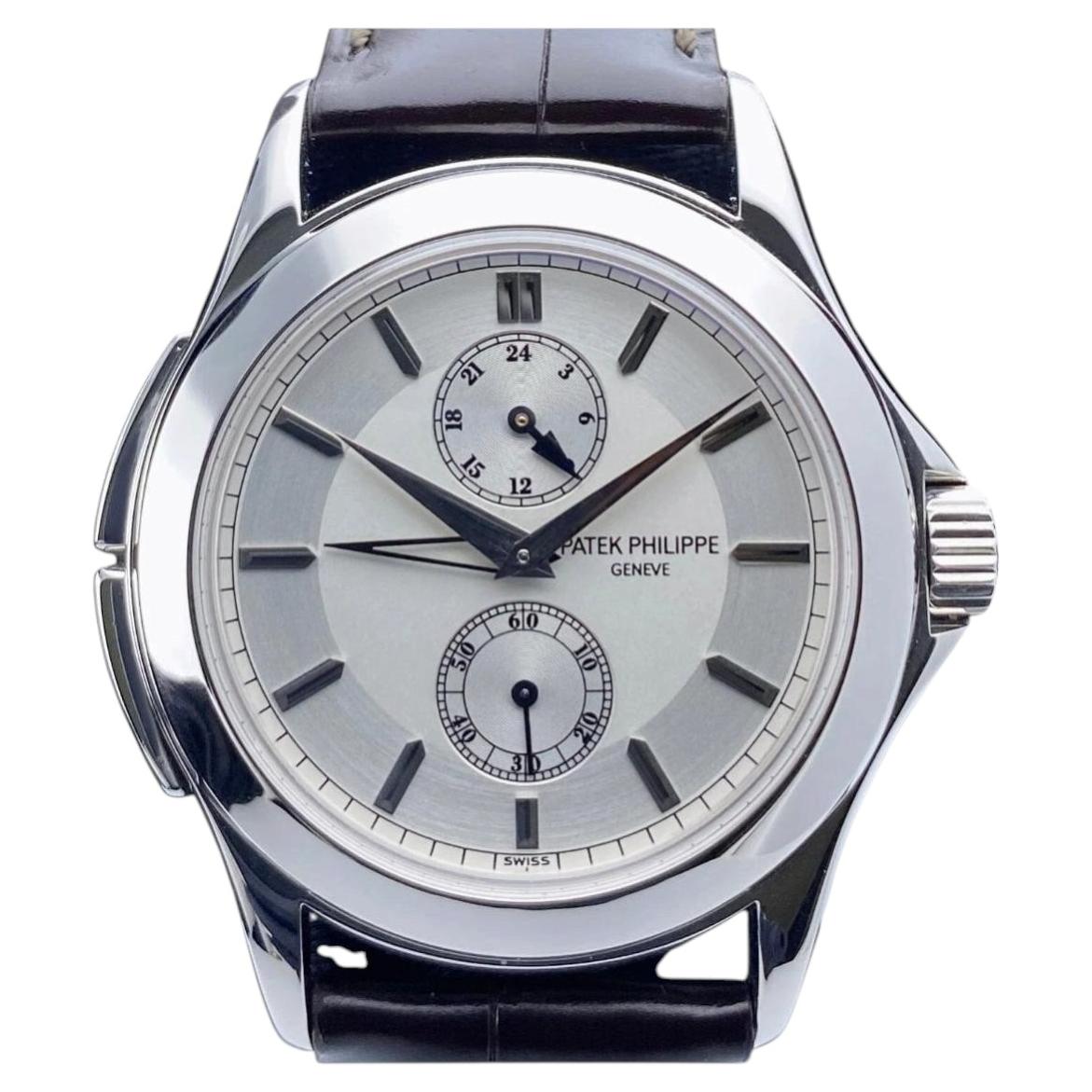 Montre Patek Philippe Calatrava Travel Time 5134P en platine, accompagnée de ses documents d'archives en vente