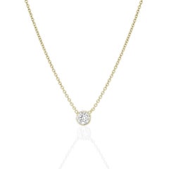 Collana con ciondolo solitario in oro 14K con castone di diamanti