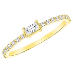 Bague en or 14K avec pierre centrale en diamant émeraude