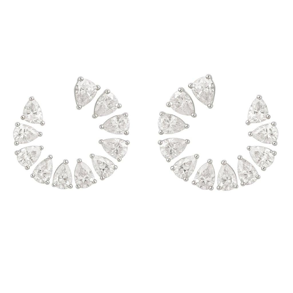 Moderne Boucles d'oreilles en or jaune 18K avec diamants taillés en poire et en cercle ouvert en vente