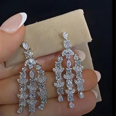 Orecchini a goccia con diamanti taglio multiplo in oro bianco 18 carati Cascade
