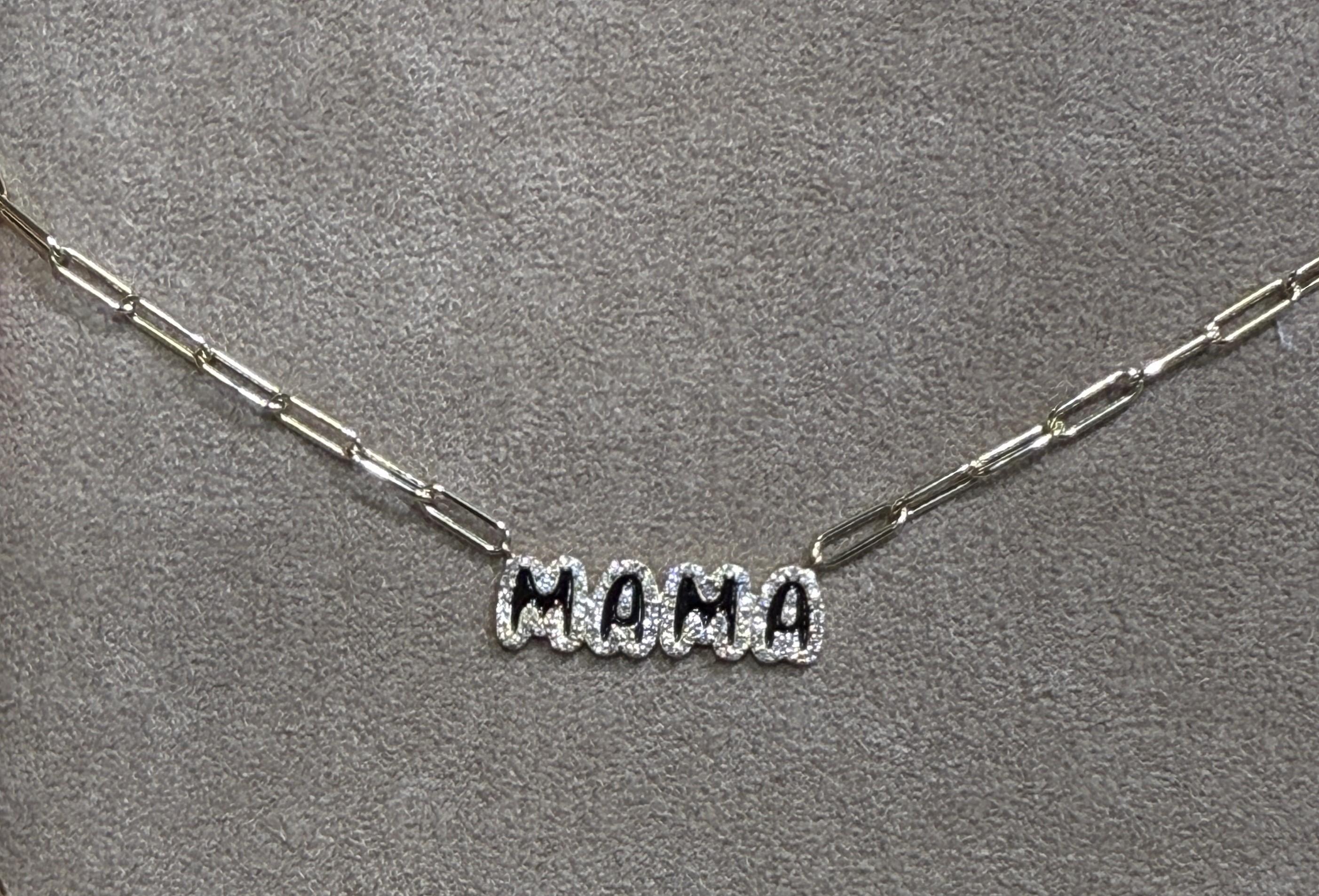 Taille ronde Pendentif Lettre MAMA Collier Chaîne Paperclip en or blanc 14K avec diamants en vente