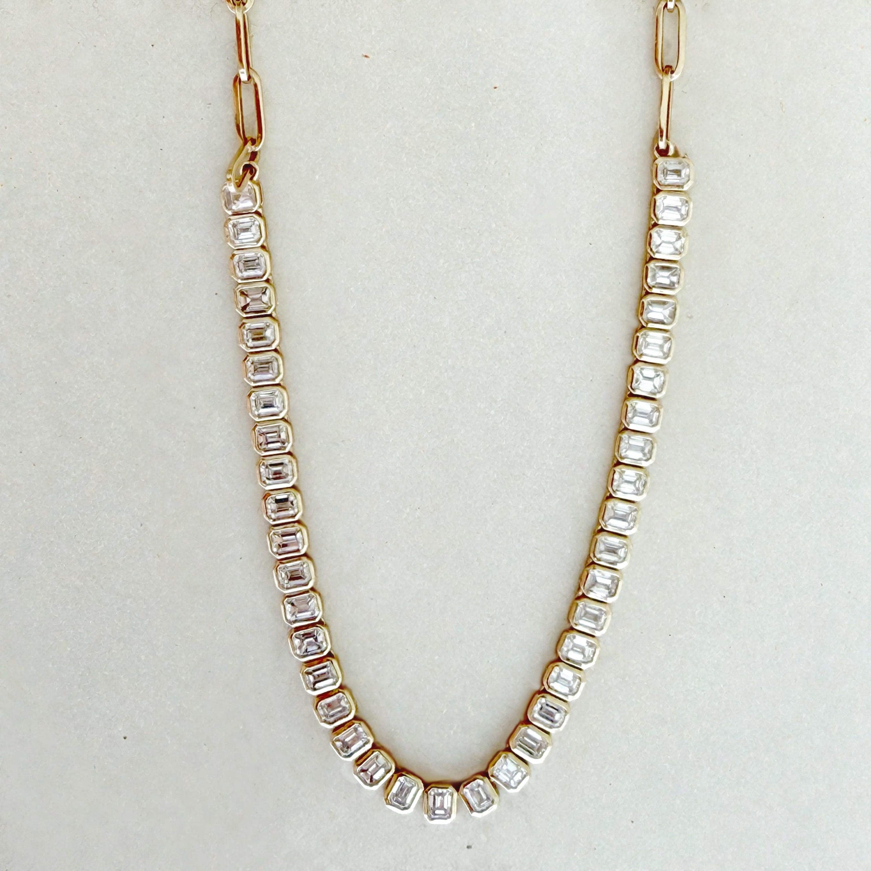 Girocollo con diamanti A Link in oro giallo 14K con taglio smeraldo in vendita