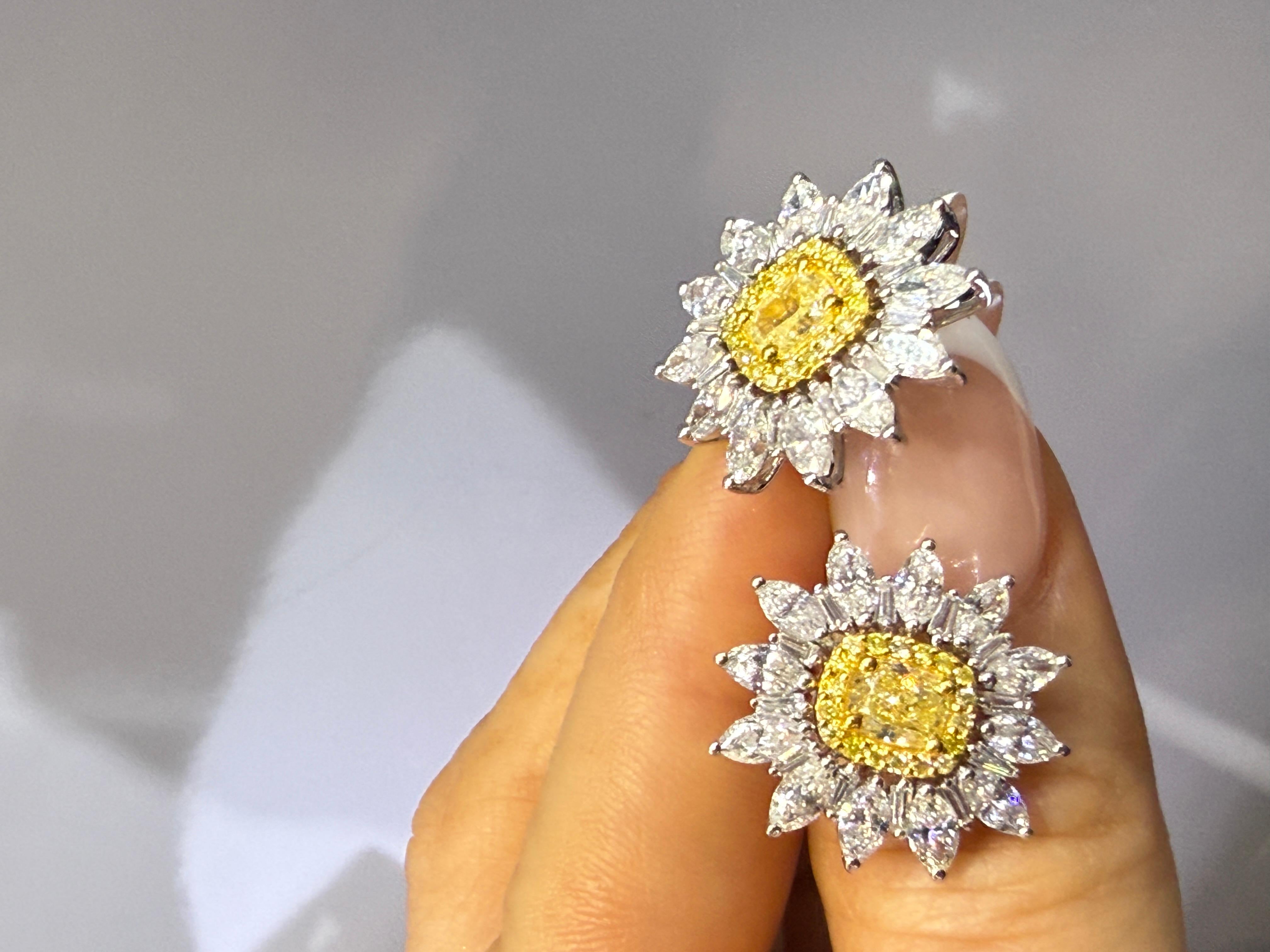 Moderne Boucles d'oreilles tournesol jaune et blanc en or blanc 14K avec diamants en vente