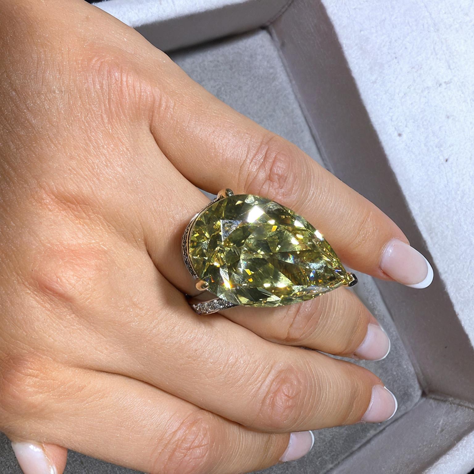 in vendita:  Anello con diamante ovale in oro giallo 18 carati con corona di citrino 3