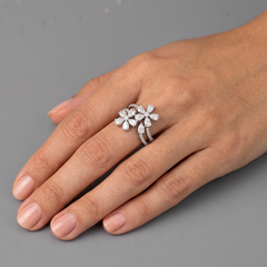 Modern 18K White Gold Floral High Jewelry Ring