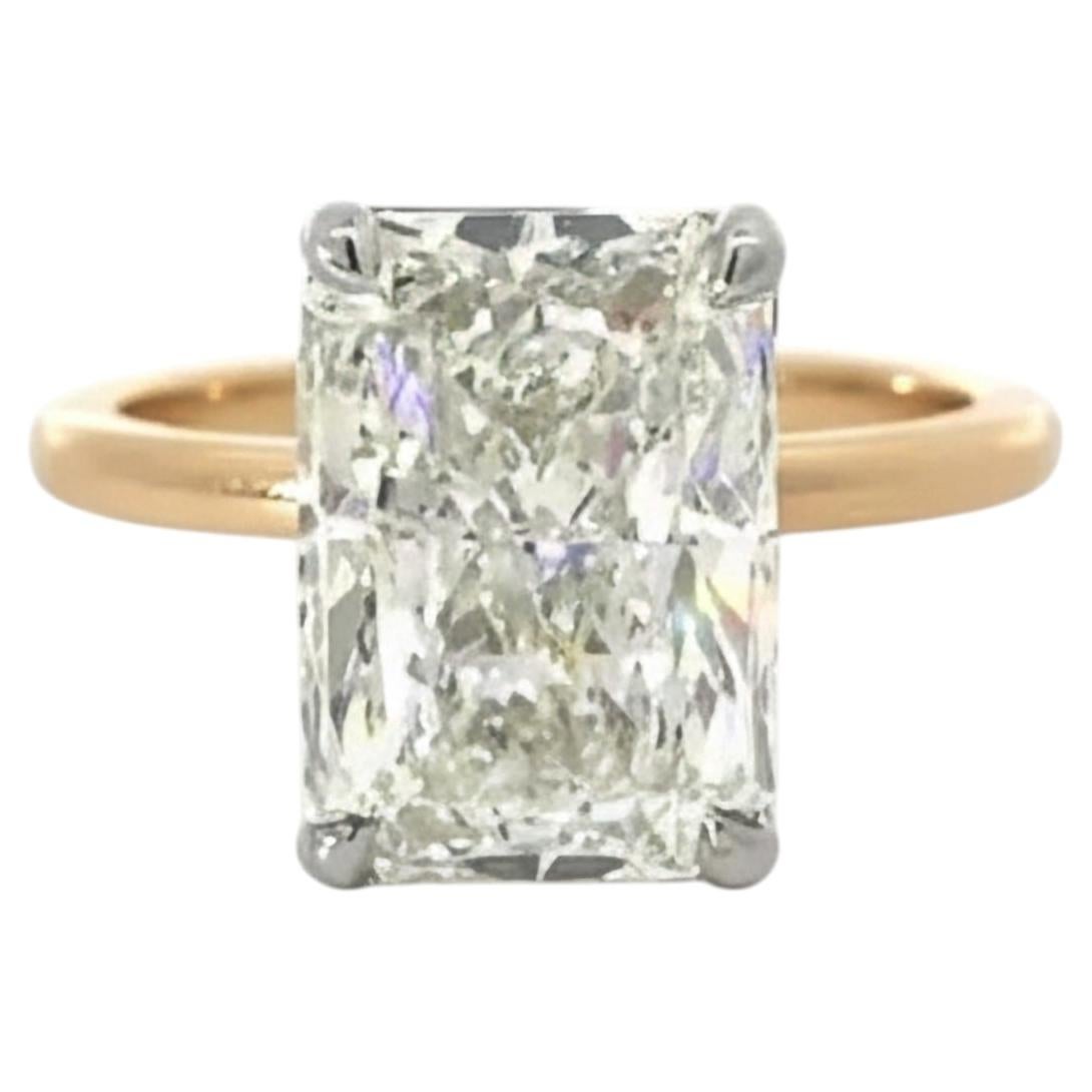 6.01ct Radiant Cut Diamond Solitaire Ring in 18K Gold