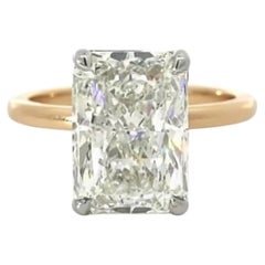 Radiant Cut 18K Yellow Gold Diamond Solitaire Ring