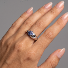Anello a serpente in oro bianco 14 carati (o 18 carati su richiesta) con zaffiro blu