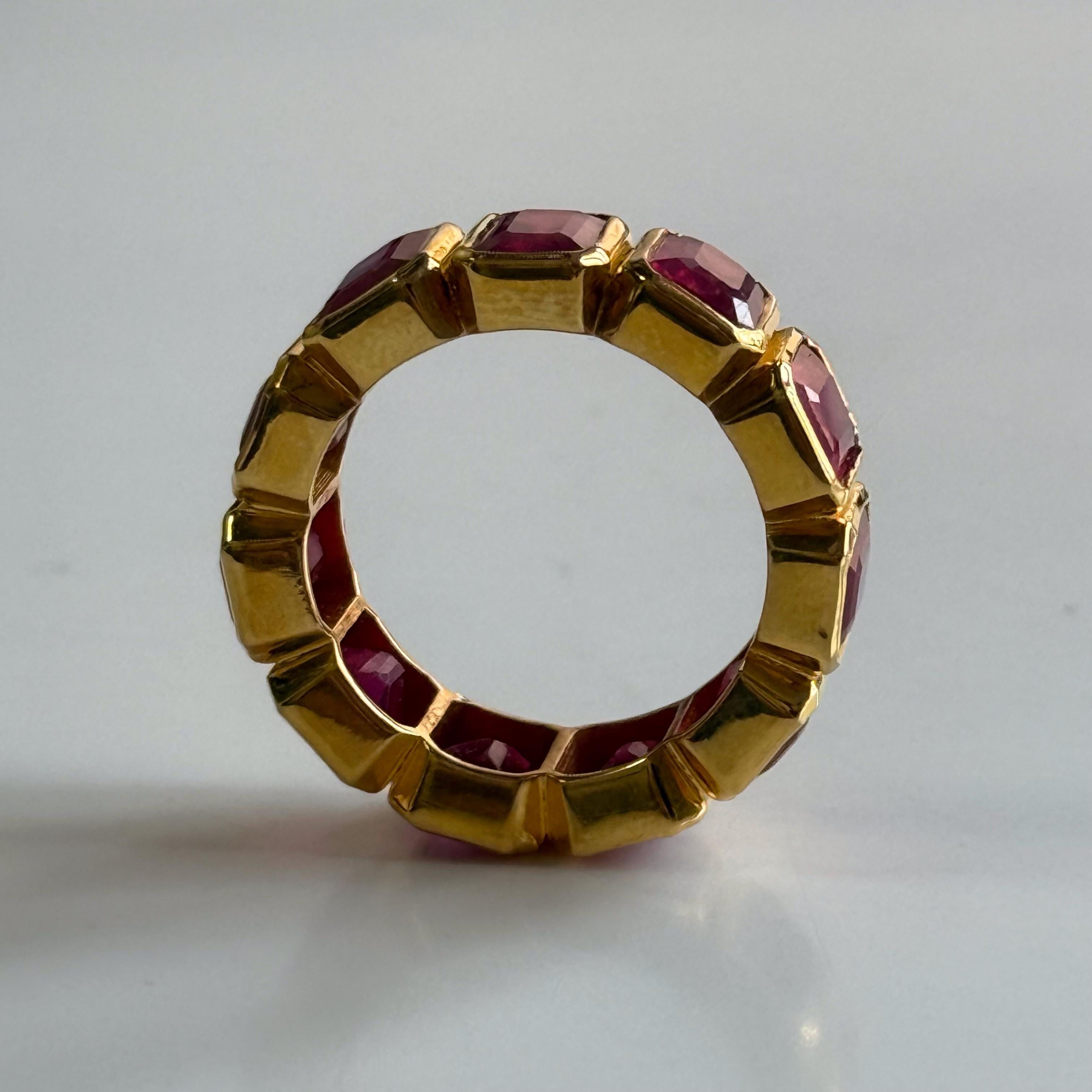 Anello eternità in rubino fatto a mano Anello eternità in oro 14KT In condizioni Nuovo in vendita a Boca Raton, FL