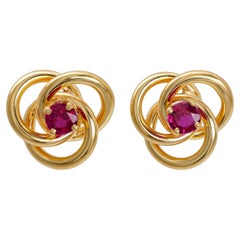 Pendientes vintage de Tiffany & Co. de oro amarillo de 14k con rubíes y diseño de nudo trébol