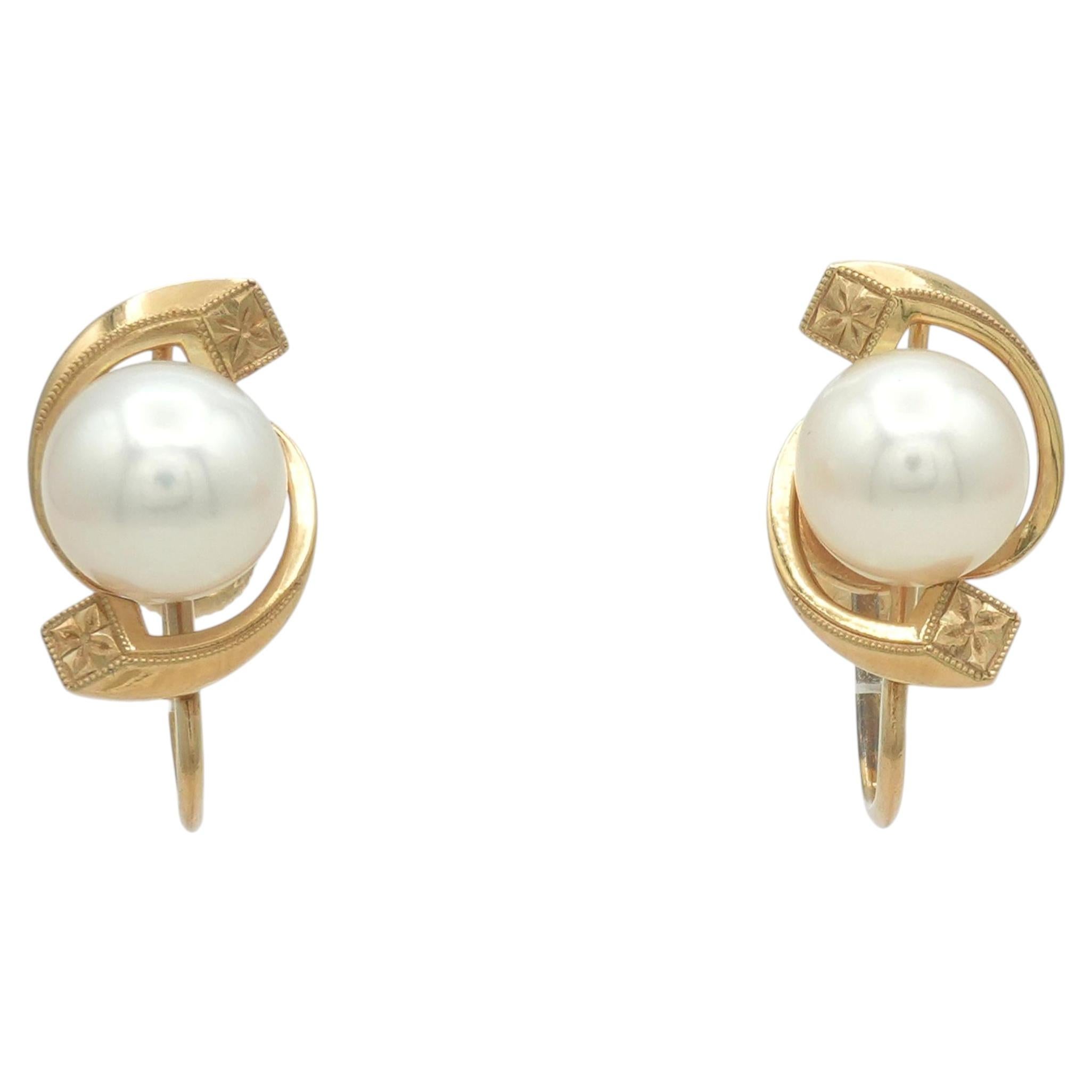 Pendientes vintage de Mikimoto con perlas Akoya y oro amarillo de 14k