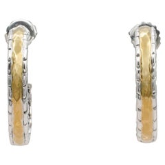 Orecchini a cerchio con texture in argento sterling e oro giallo 22k di John Hardy