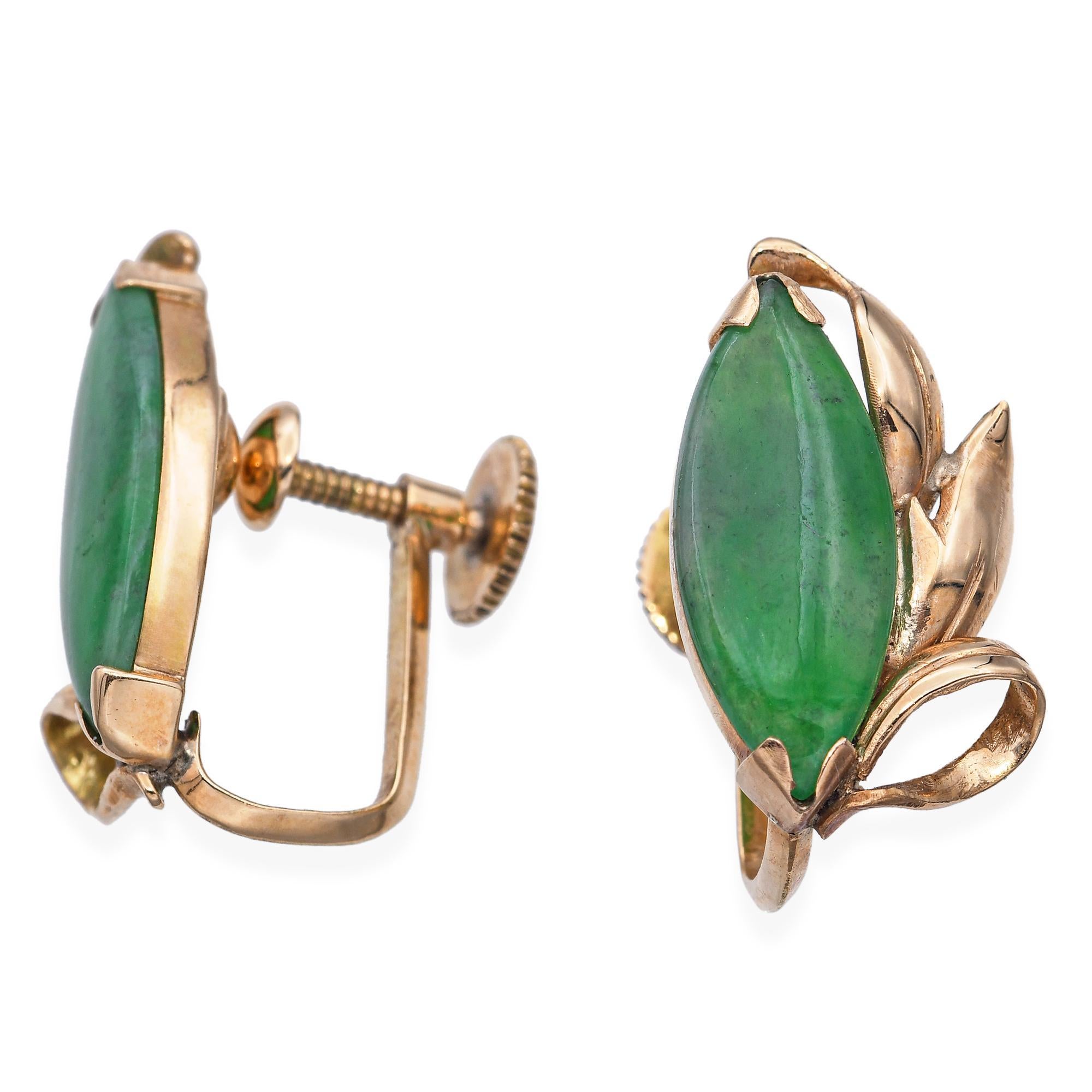 Questi orecchini vintage sono realizzati in oro giallo 14k e presentano cabochon di giadeite liscia in una classica montatura a vite. La ricca giadeite verde offre una bellezza serena e senza tempo, esaltata dalla calda luce dell'oro. Progettato per