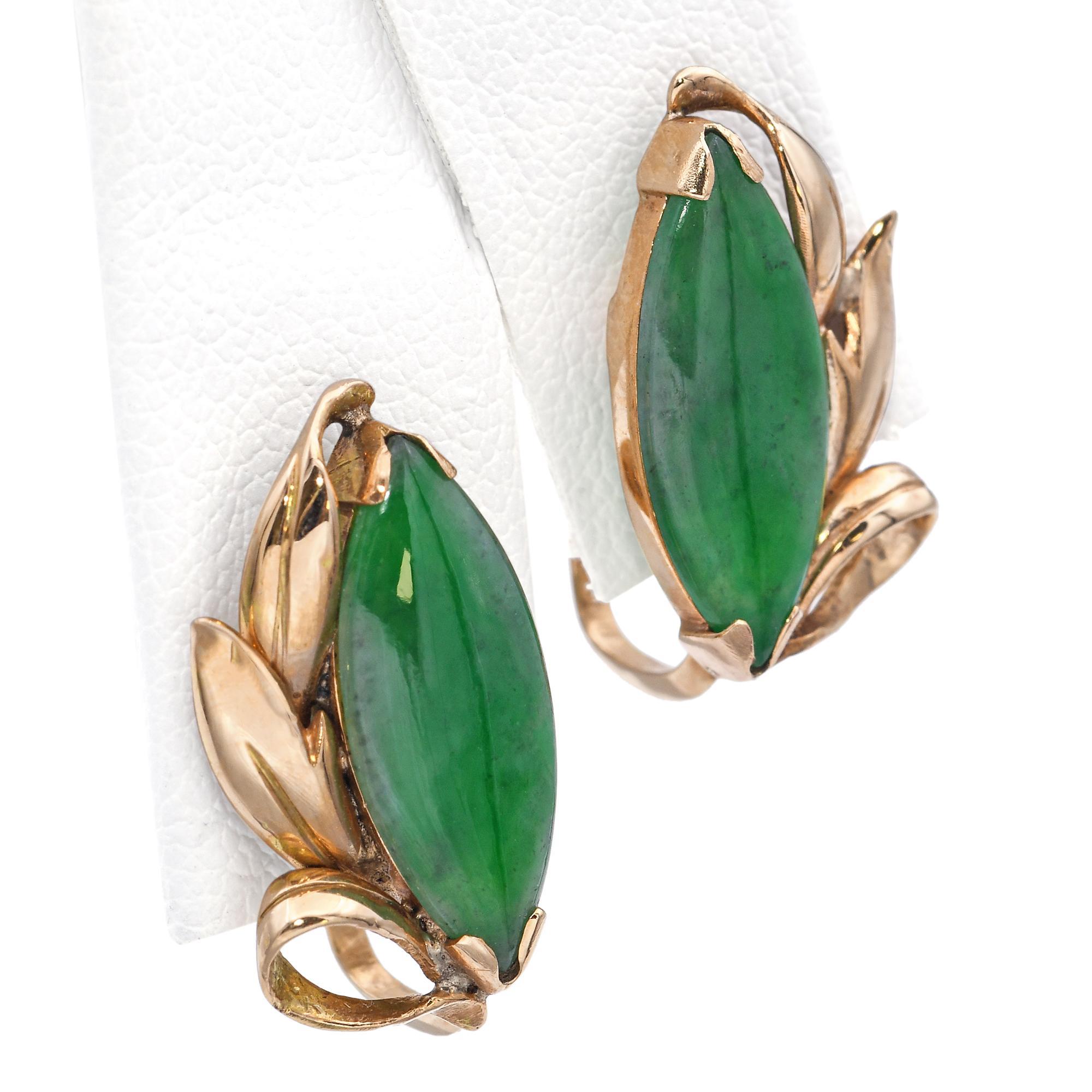 Orecchini a vite in giadeite d'epoca in oro giallo 14k in vendita 1