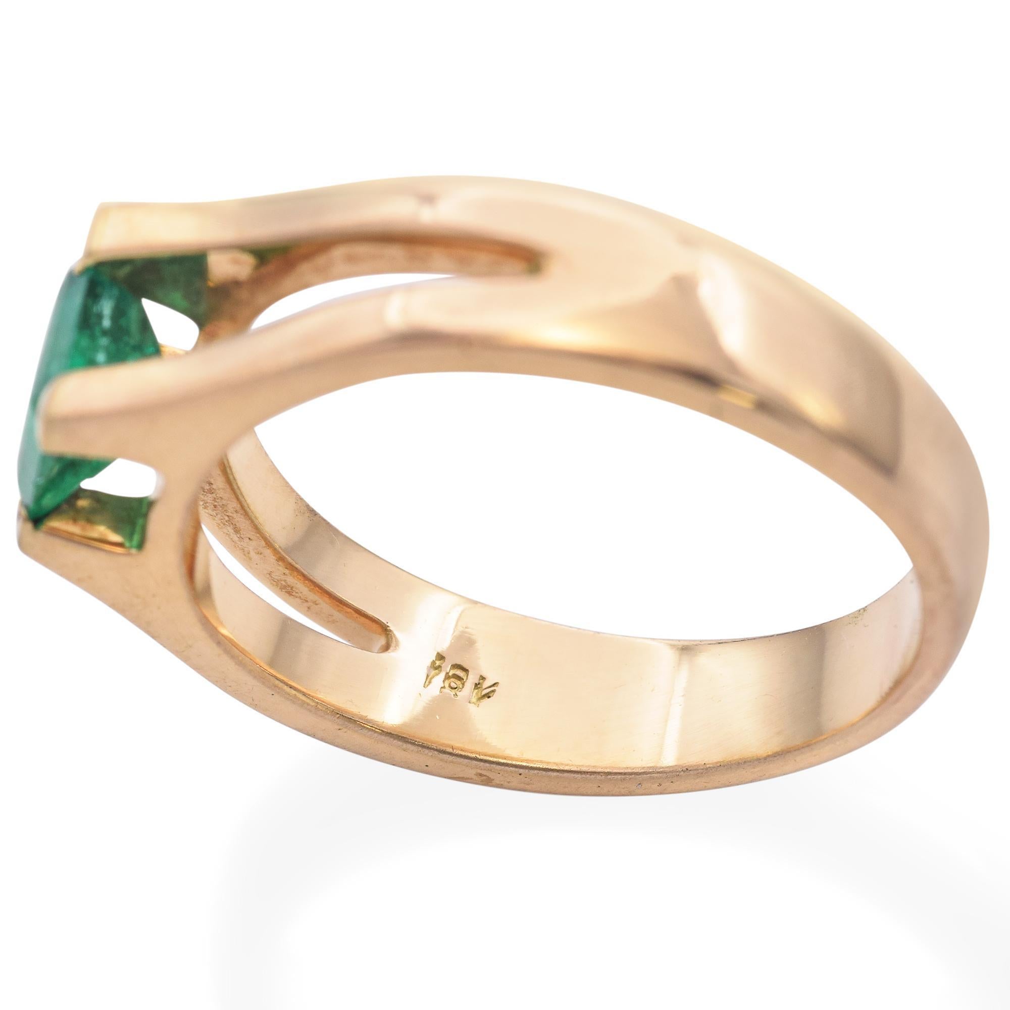 18K Gelbgold 0,72ct Square Cut Smaragd Split Shank Ring (Moderne) im Angebot