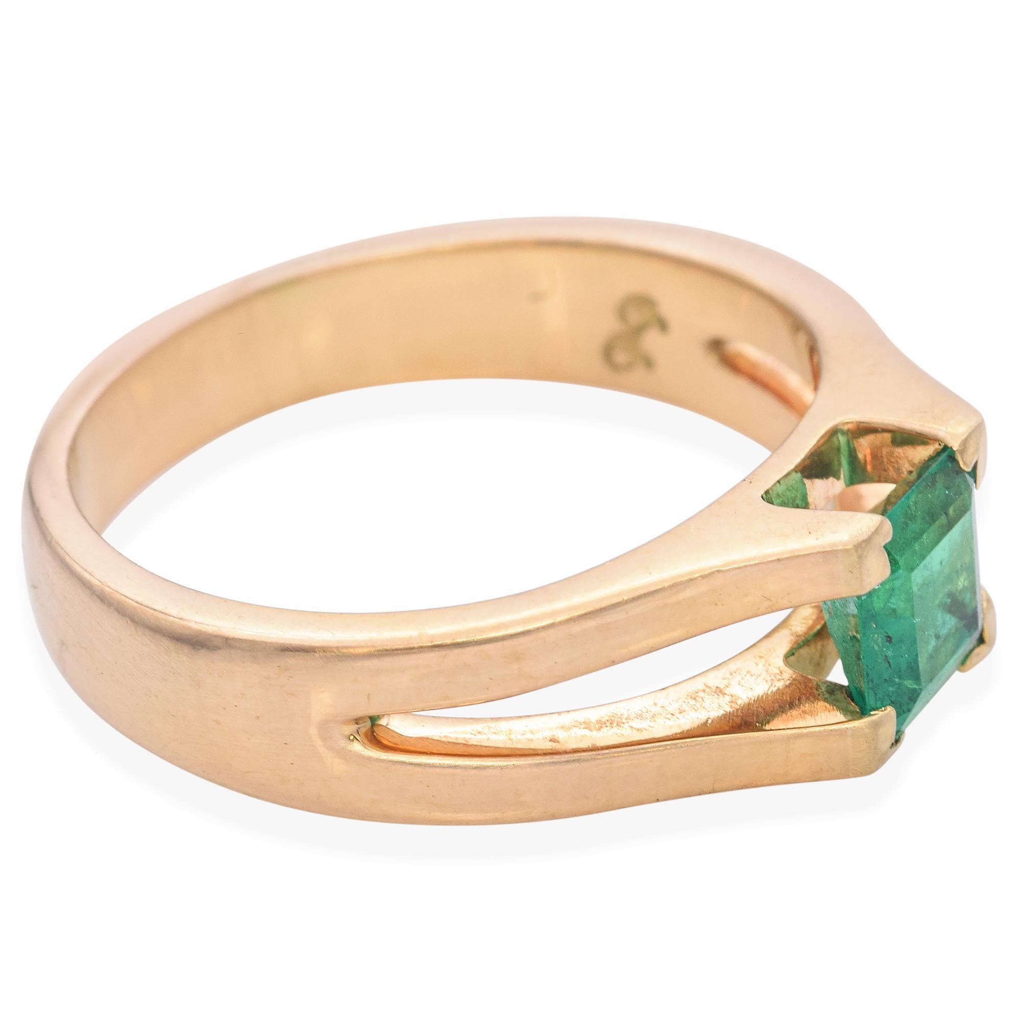 18K Gelbgold 0,72ct Square Cut Smaragd Split Shank Ring (Carréeschliff) im Angebot
