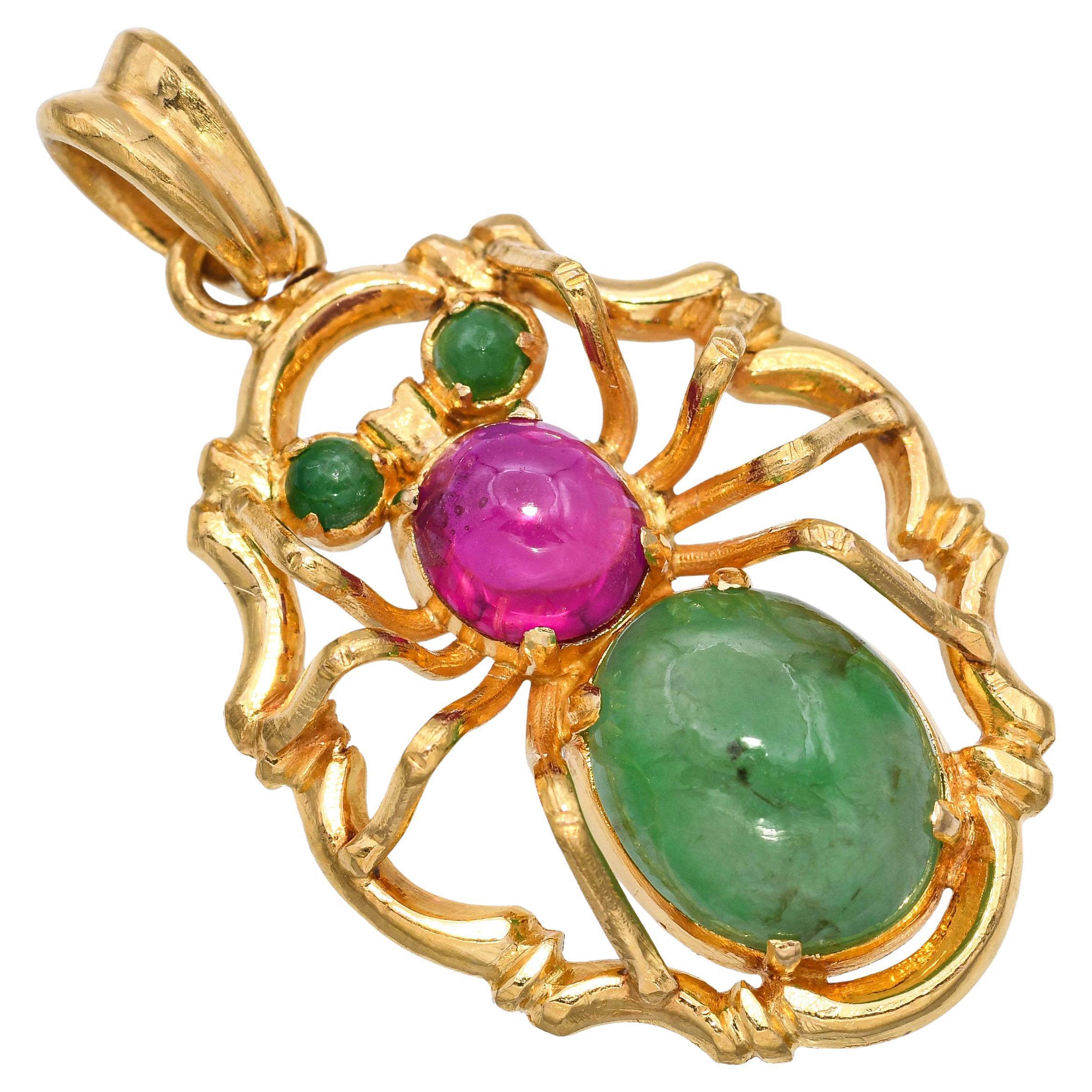 Pendentif araignée vintage en or jaune 21k en jade et rubis synthétique en vente