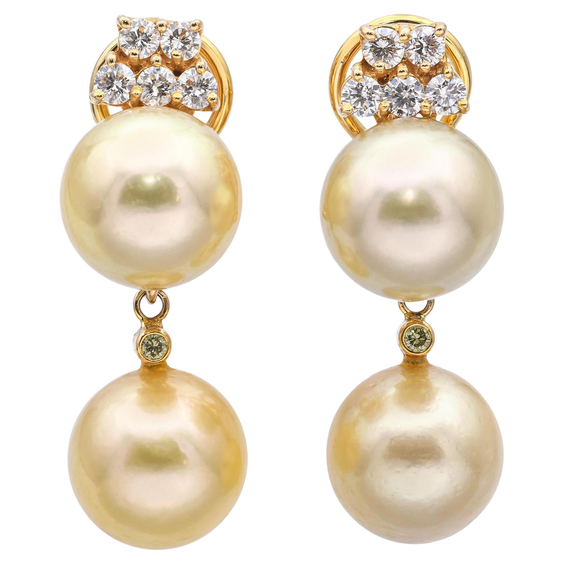 Boucles d'oreilles vintage en or jaune 18k perles des mers du sud et diamants multicolores
