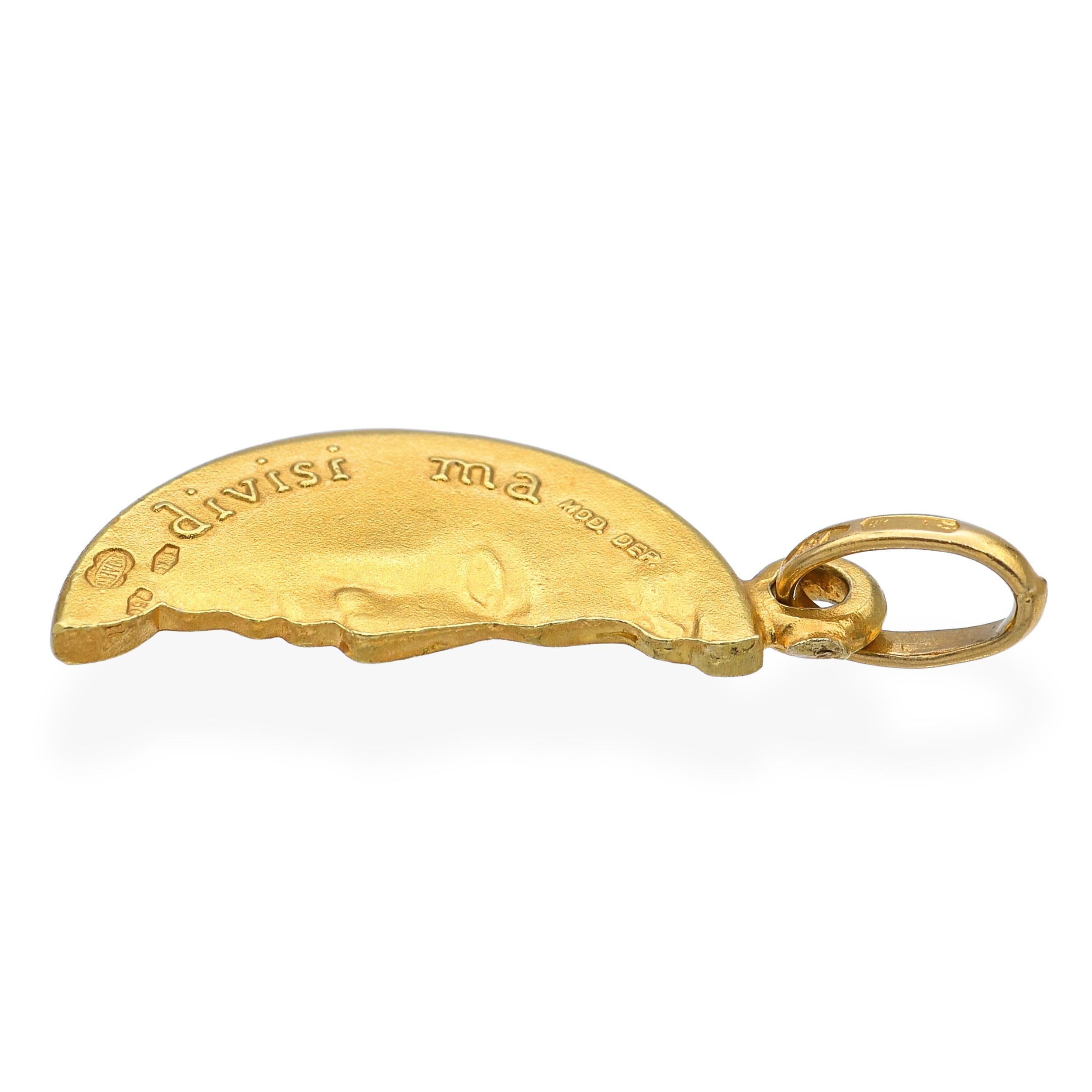 Uno A-Erre Or jaune 18k Italien romantique Love Token Moon Charm Pendentif Pour femmes en vente