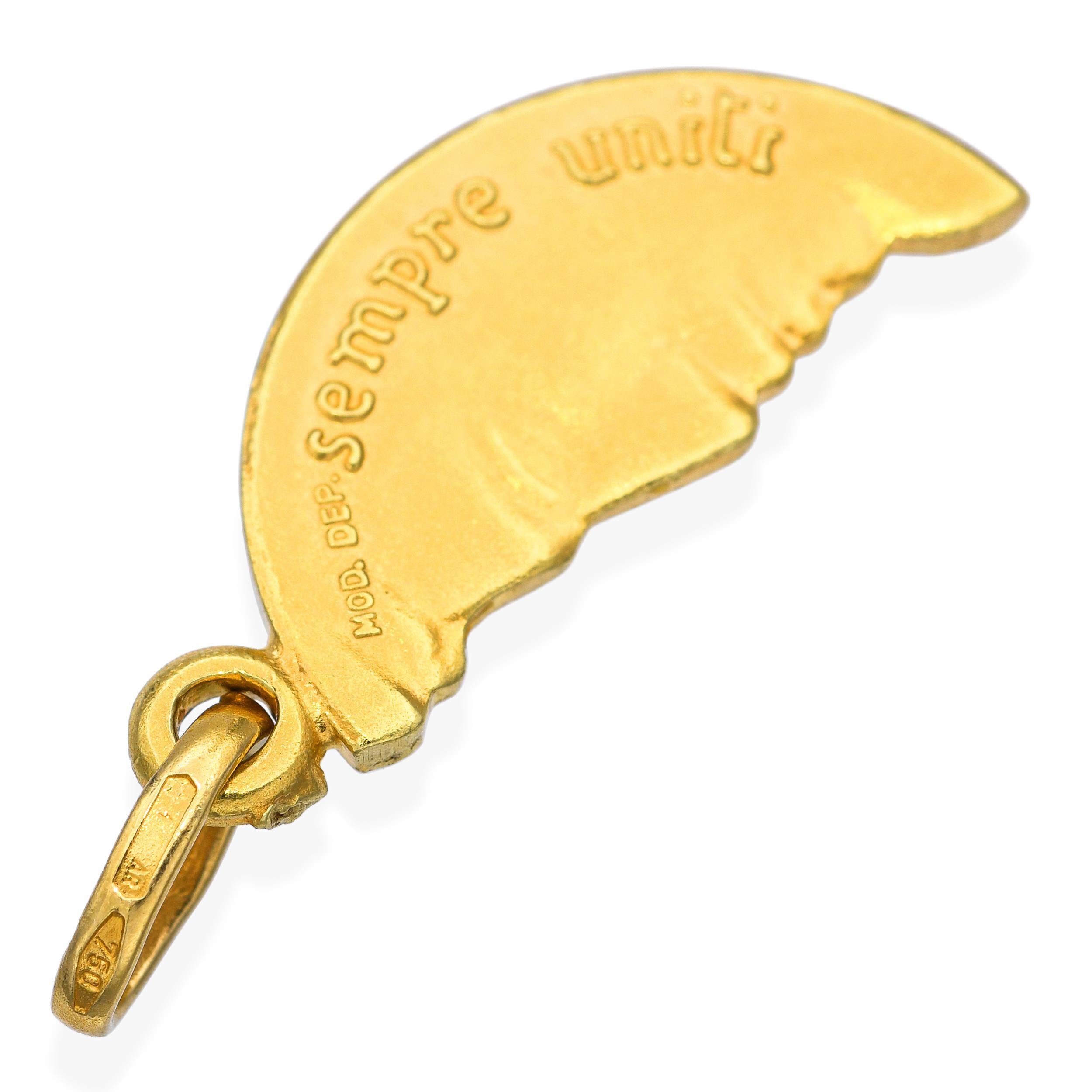 Uno A-Erre Or jaune 18k Italien romantique Love Token Moon Charm Pendentif en vente 1