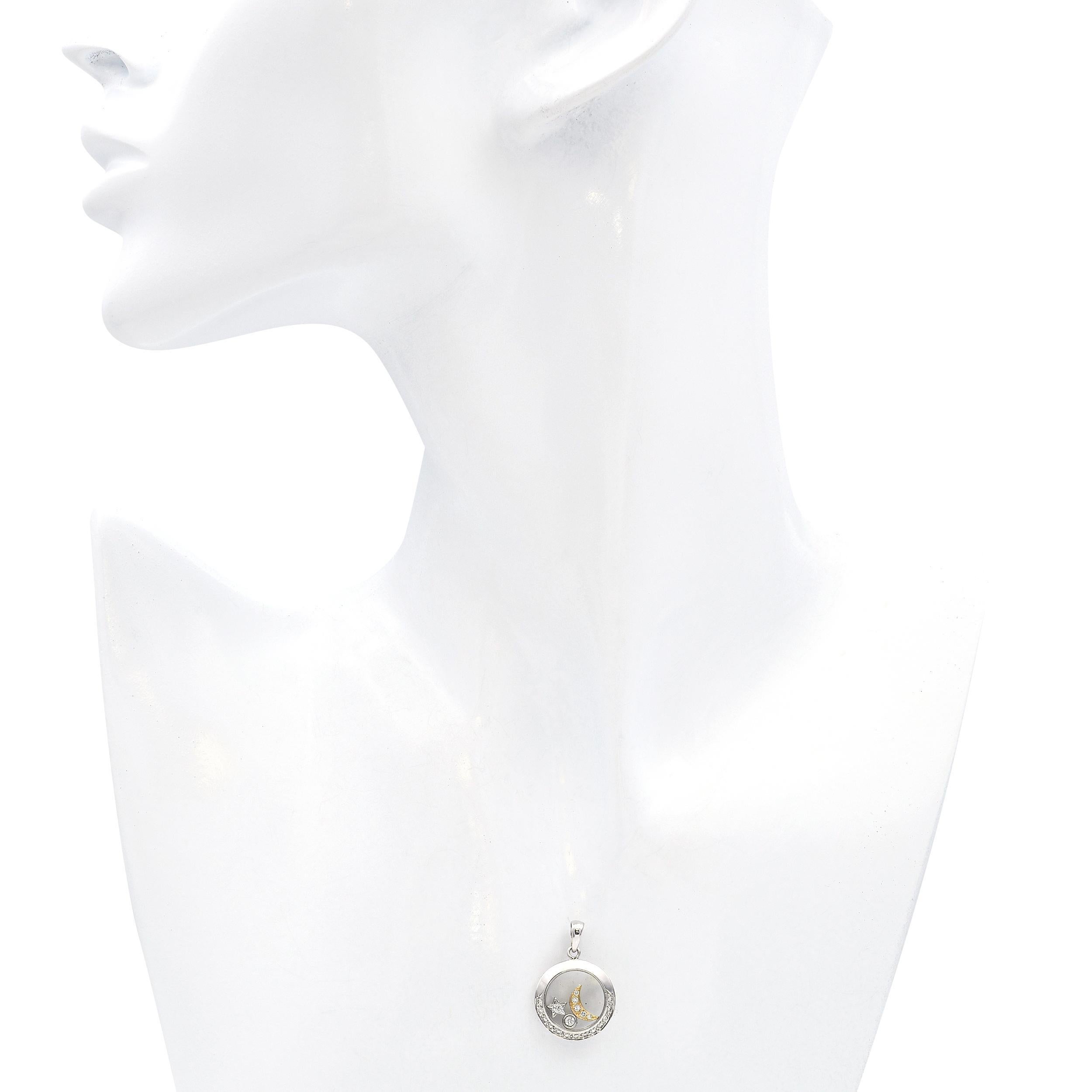 Taille brillant Pendentif lune et étoiles flottantes en or blanc 18k et diamants en vente