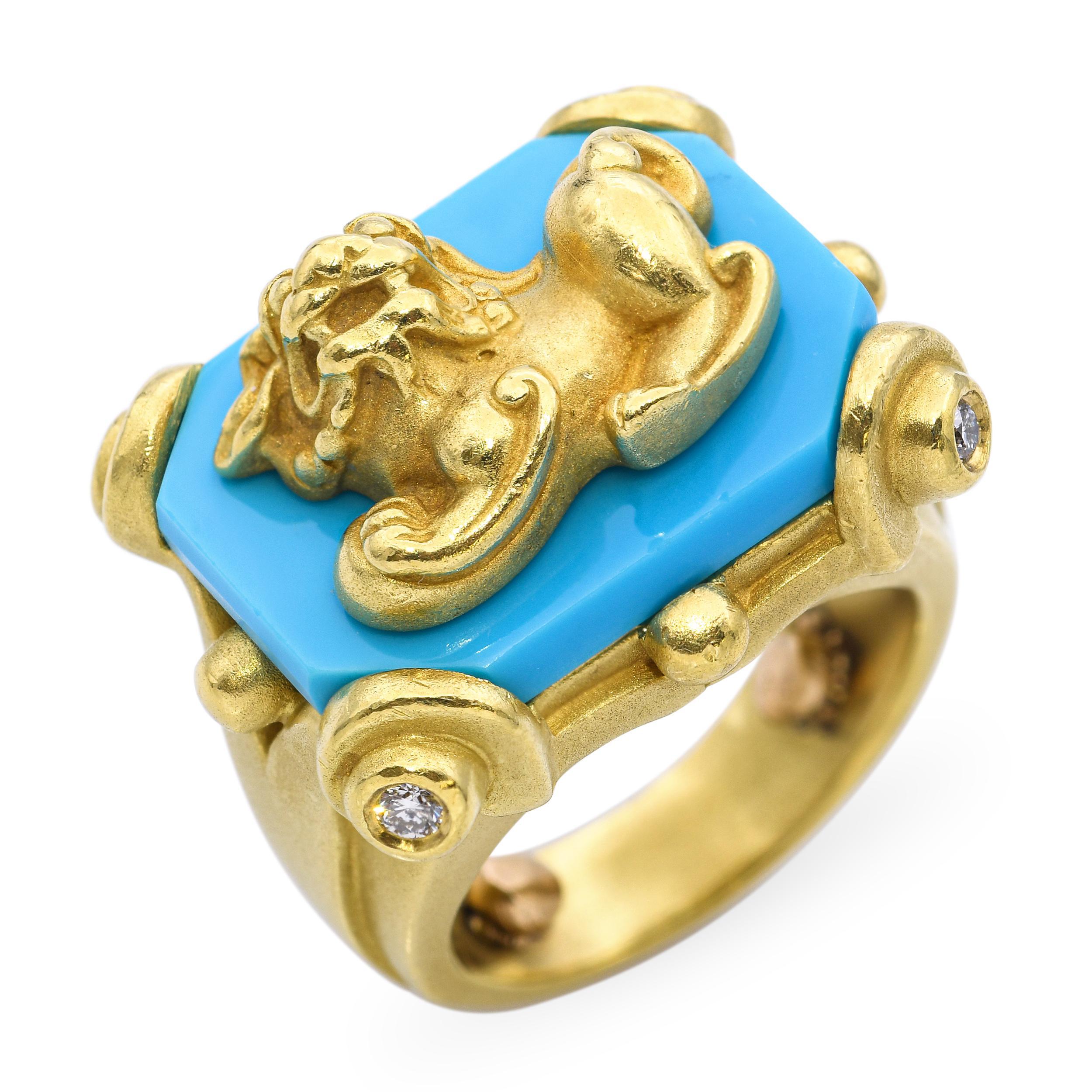 Audacieuse et incontestablement sculpturale, cette bague frappante de Barry KIESELSTEIN-CORD met en valeur son mélange caractéristique de symbolisme mythique et d'artisanat luxueux. Coulée dans un riche or jaune 18 carats, cette pièce présente un