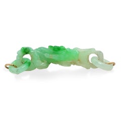 Pendentif figuratif en jade vert sculpté