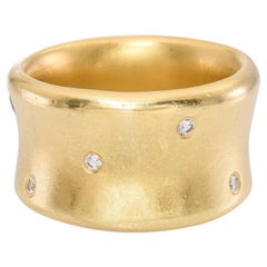 Bague vintage Robert Lee Morris en or jaune 18 carats, à bande concave parsemée de diamants