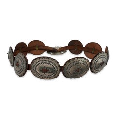 Ceinture de style sud-ouest en argent sterling, ornée d'un concho en cuir festonné estampé
