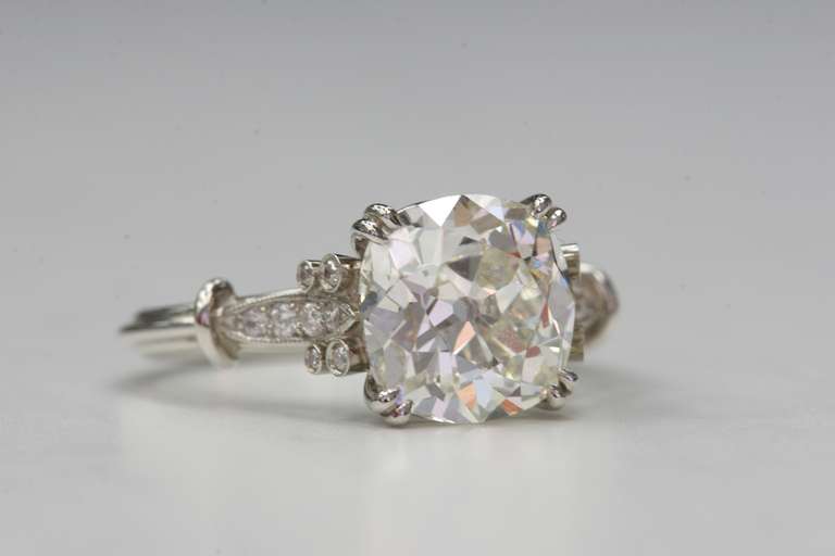 Antique Cushion Cut Diamond Engagement Ring In New Condition In Los Angeles, CA