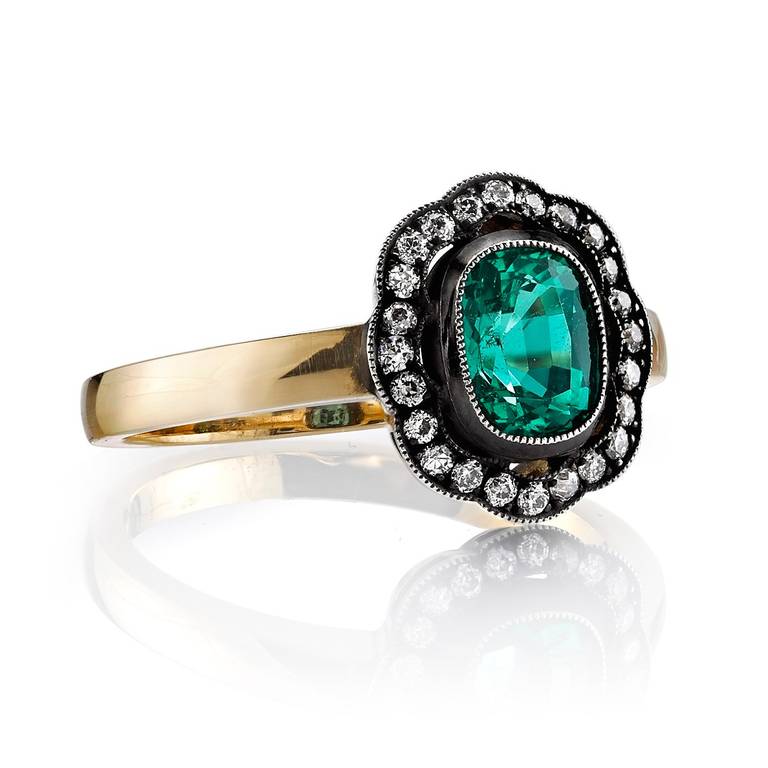 Emerald Flower Ring In New Condition In Los Angeles, CA